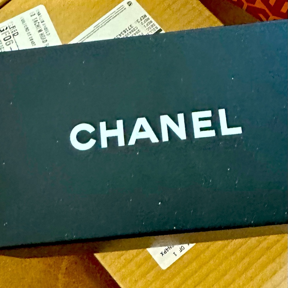 Chanel sunglasses perfect condition